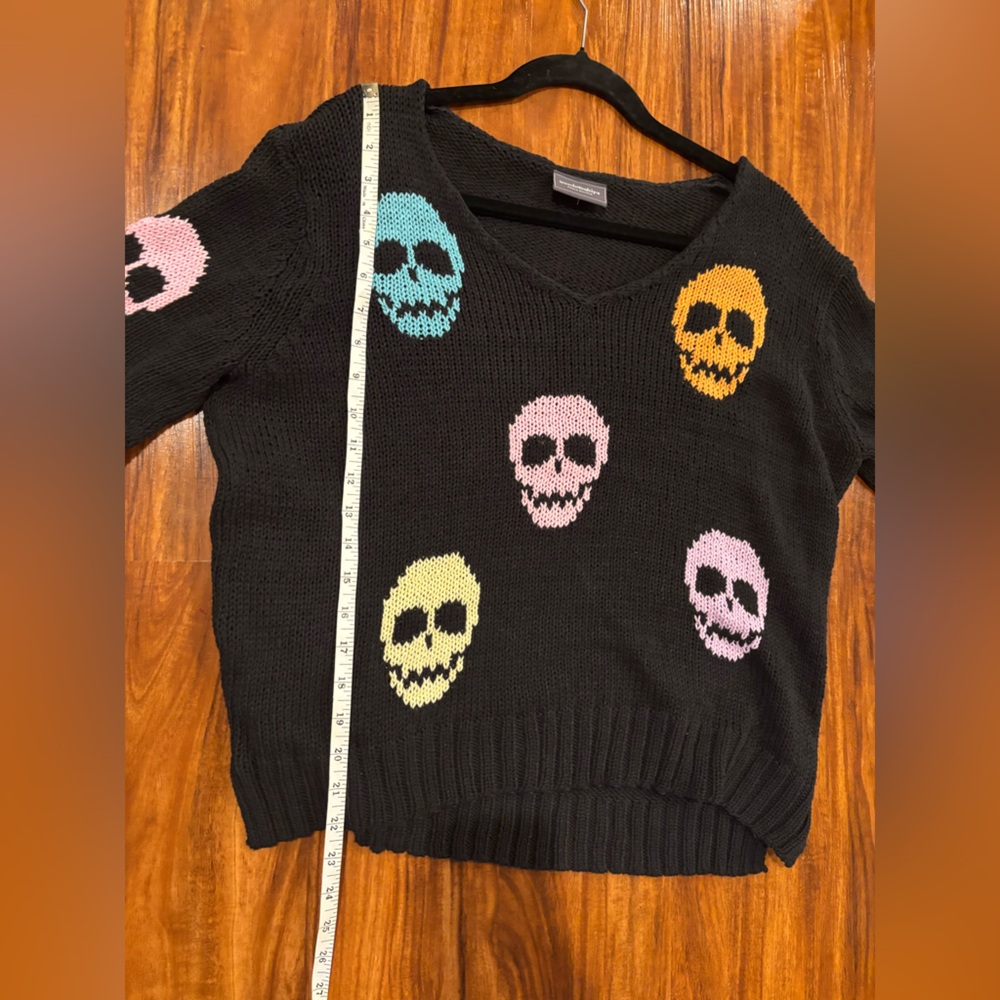 WOODEN SHIPS multiple skulls v neck sweater in black multi M/L - Picture 7 of 7